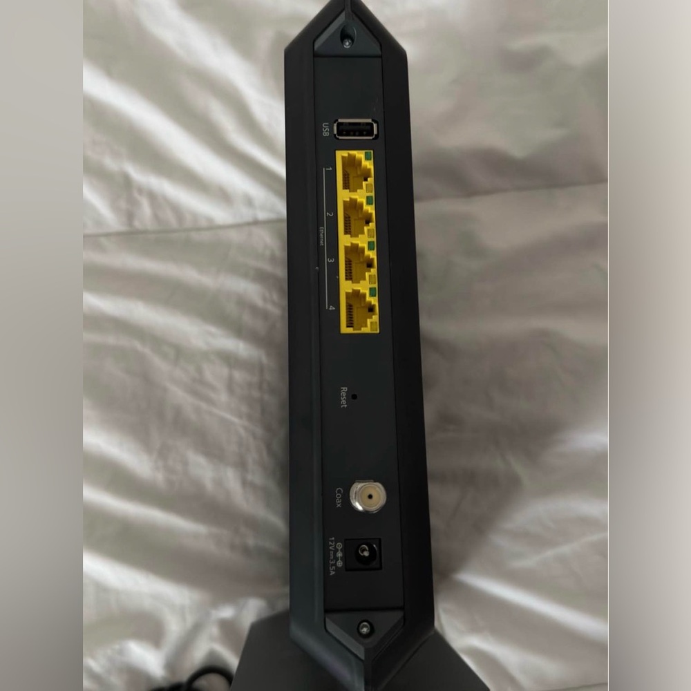 Netgear AC1900 Modem Router - Picture 3 of 4